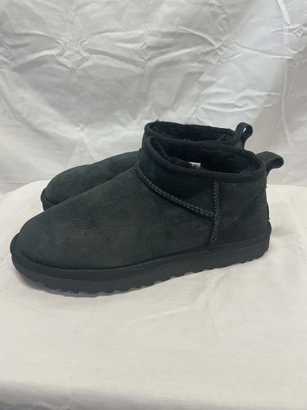 Ugg Women's Classic Ultra Mini Boots Size 8 Black Suede Sheepskin Lining